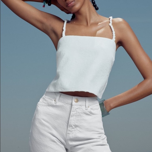 High-waisted jeans with five pockets and straight legs. Washed effect. - Picture 7 of 14